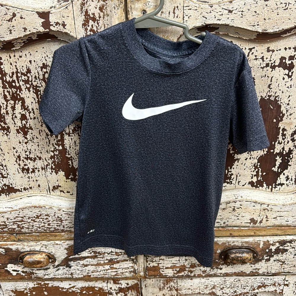 Sz 6 Nike DriFit Tshirt